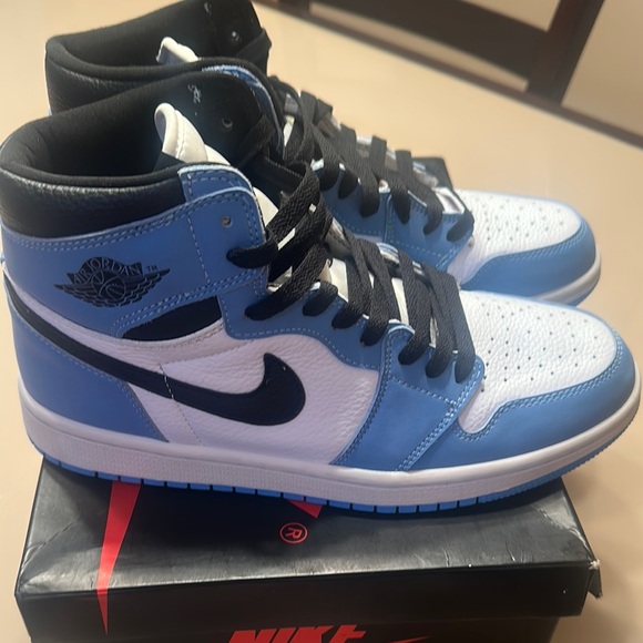 Nike Air High-Top Sneakers in Blue and White - Picture 4 of 8